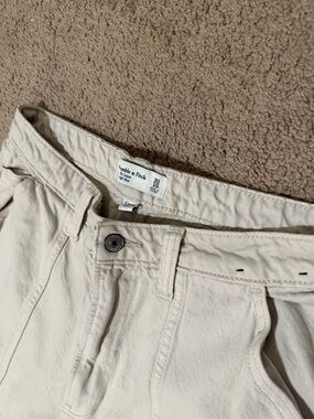 Abercrombie & Fitch Light Beige High-Rise Chino Pants